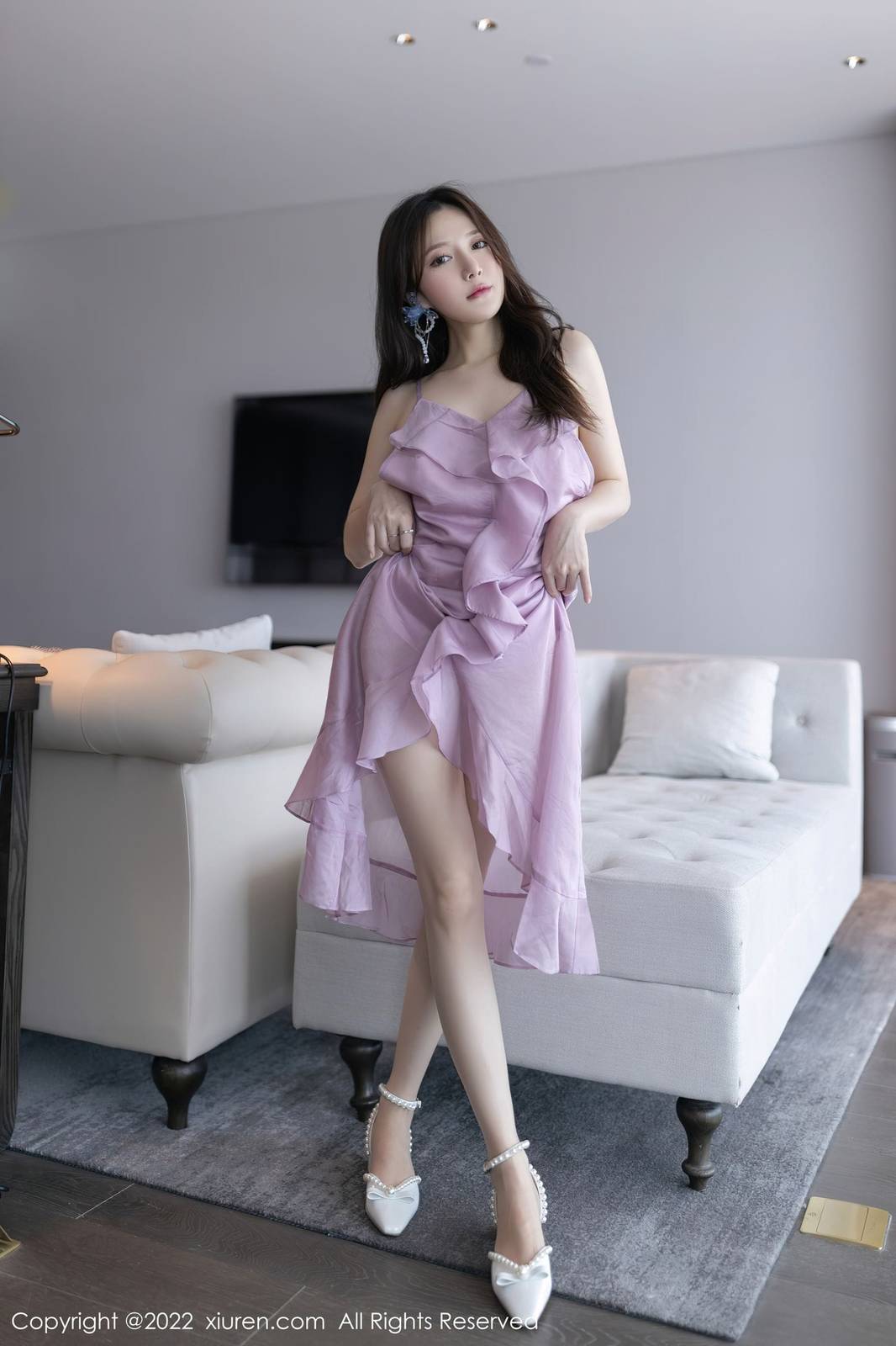 秀人网美女模特鱼子酱Fish紫色吊带长裙苗条身姿性感写真-11