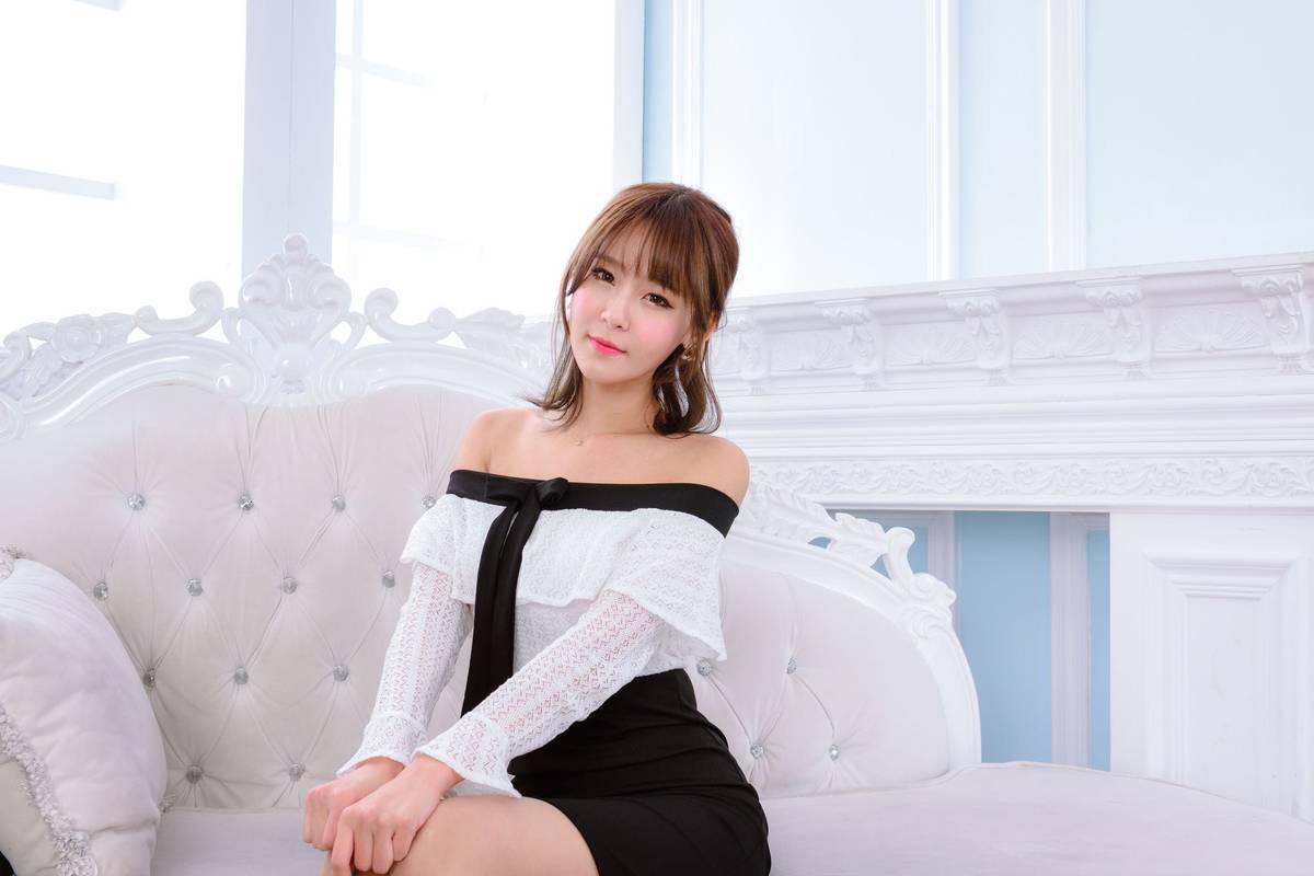 台湾正妹Winnie小雪/庄咏惠多套服饰搭配修长美腿性感写真-41