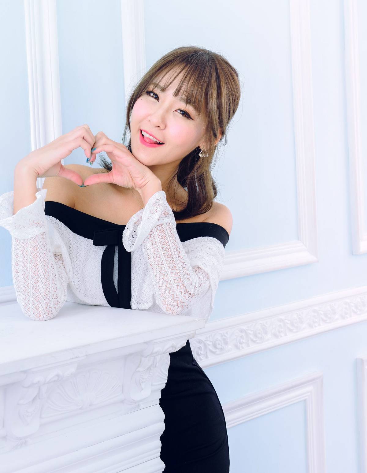 台湾正妹Winnie小雪/庄咏惠多套服饰搭配修长美腿性感写真-74