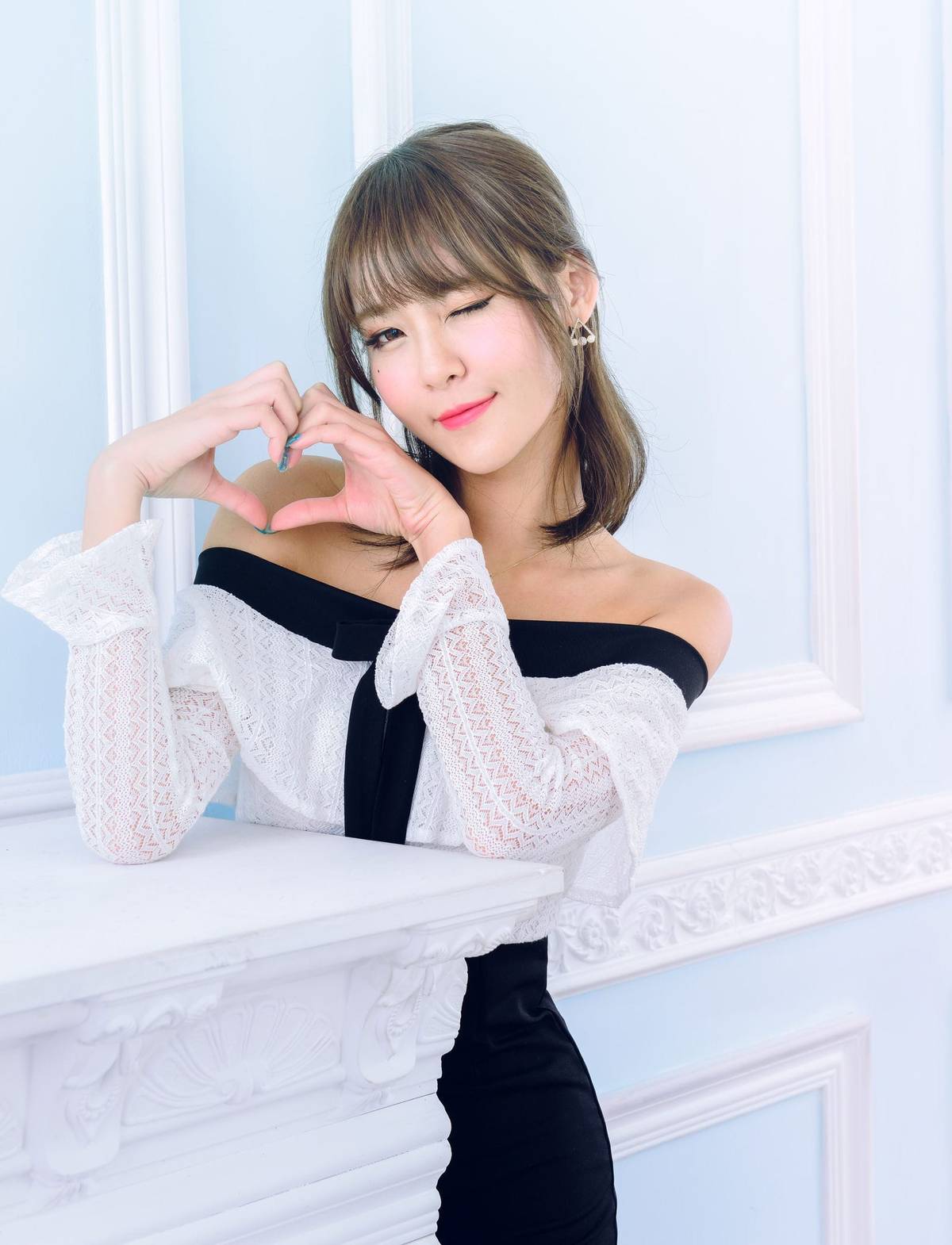 台湾正妹Winnie小雪/庄咏惠多套服饰搭配修长美腿性感写真-73