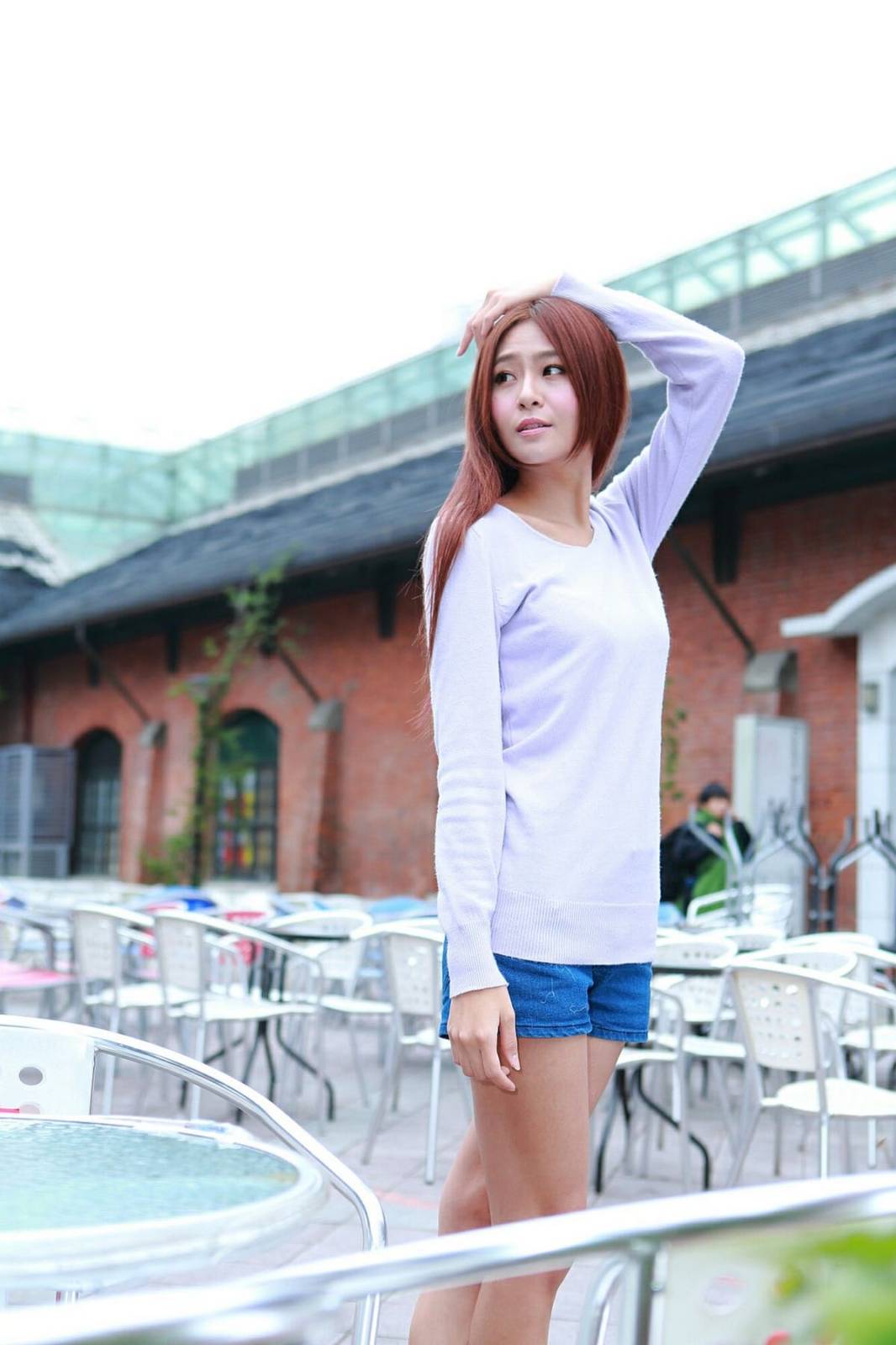 台湾正妹Winnie小雪黄色毛衣牛仔热裤长发系列台北外拍-2