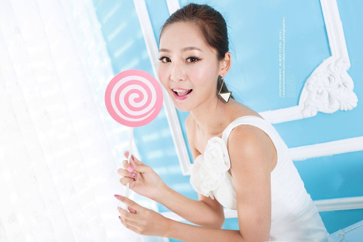 台湾正妹Winnie小雪/庄咏惠白色露肩包臀短裙Snow Angel写真-7