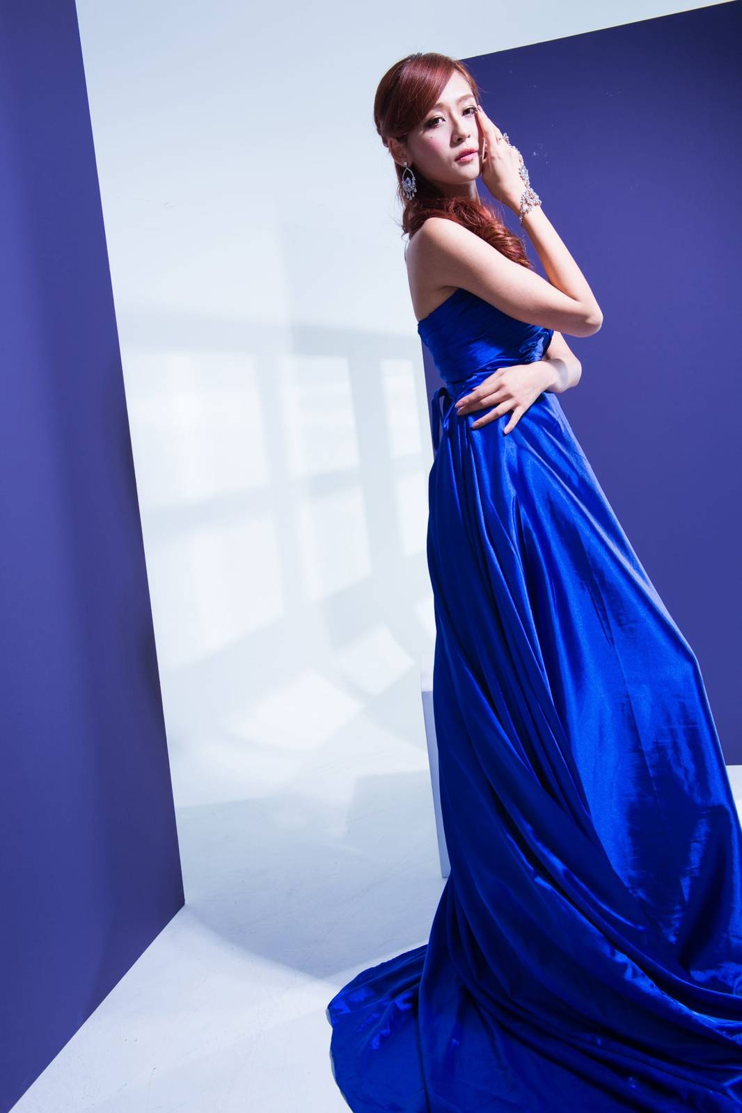 台湾正妹Winnie小雪/庄温妮白色婚紗摄影棚拍系列气质写真-2