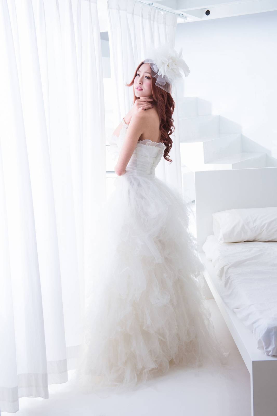 台湾正妹Winnie小雪/庄温妮白色婚紗摄影棚拍系列气质写真-19