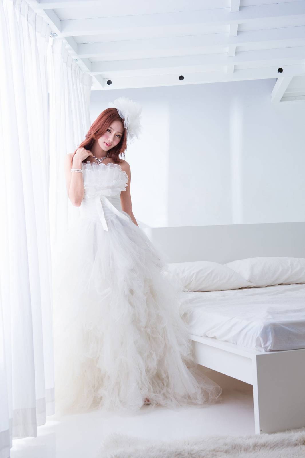 台湾正妹Winnie小雪/庄温妮白色婚紗摄影棚拍系列气质写真-20