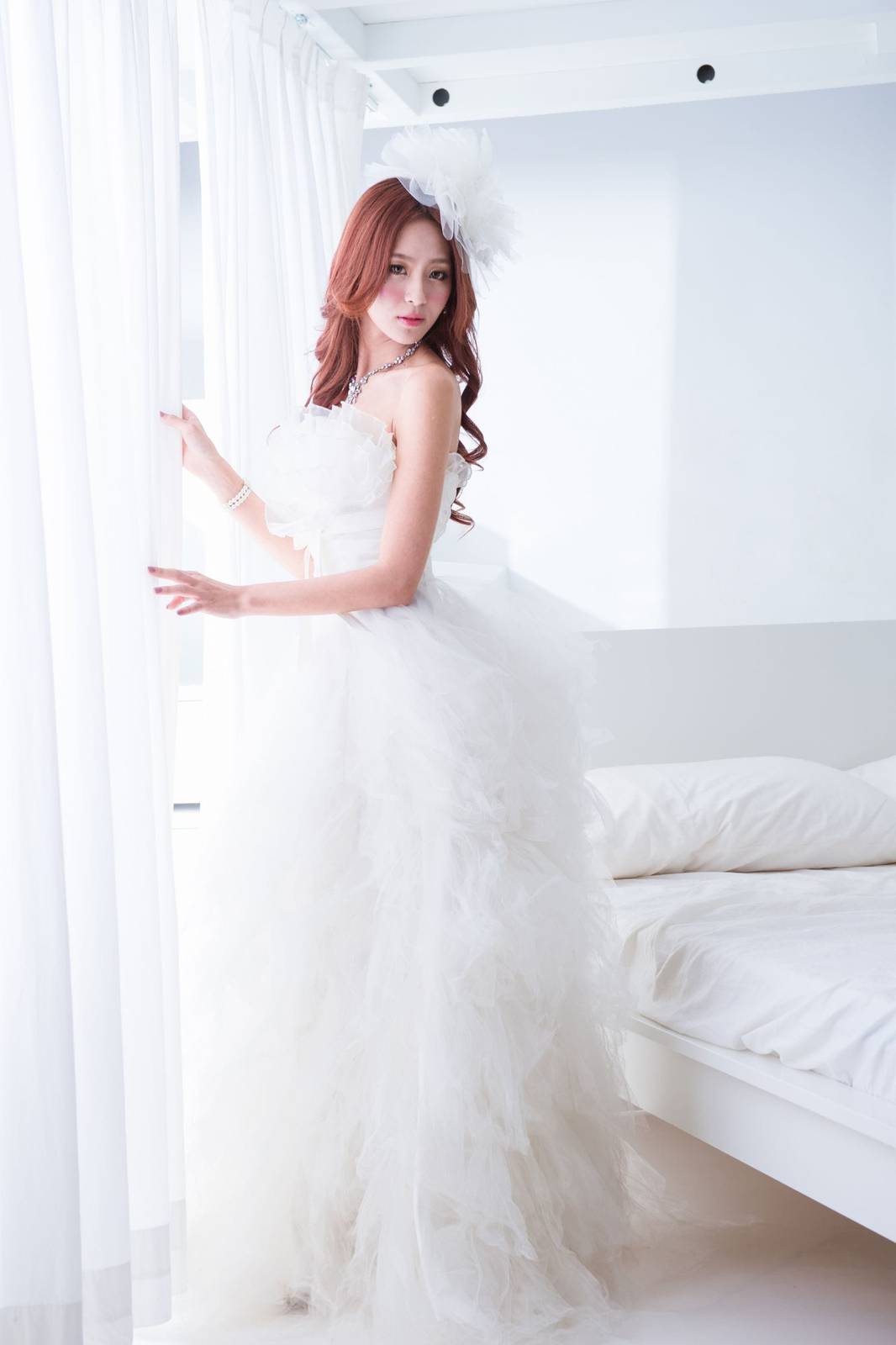 台湾正妹Winnie小雪/庄温妮白色婚紗摄影棚拍系列气质写真-21
