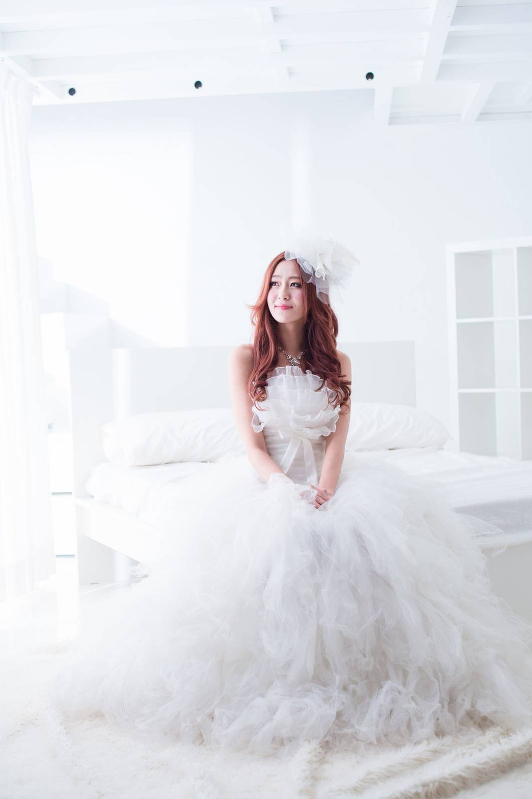 台湾正妹Winnie小雪/庄温妮白色婚紗摄影棚拍系列气质写真-30