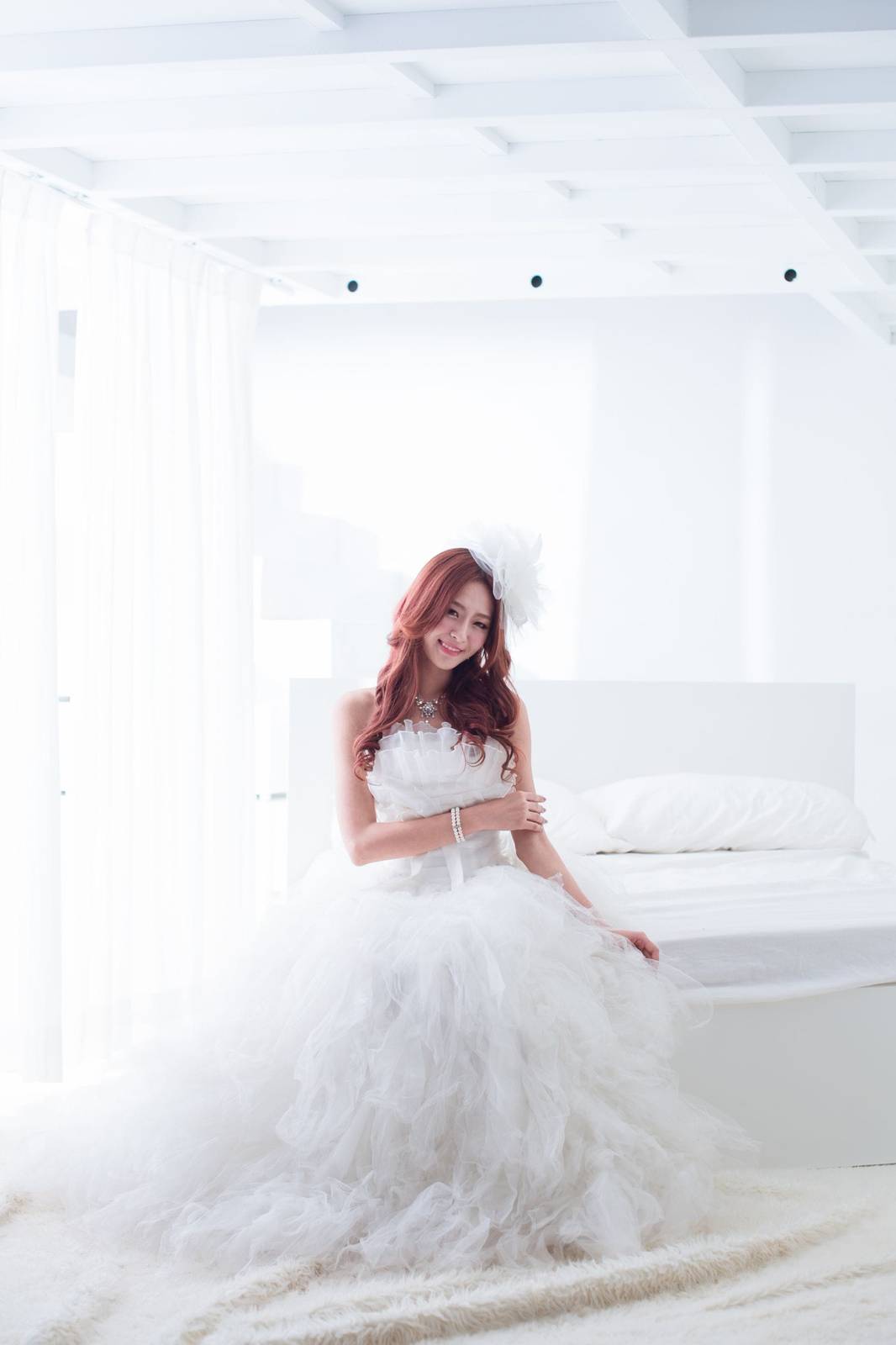 台湾正妹Winnie小雪/庄温妮白色婚紗摄影棚拍系列气质写真-32