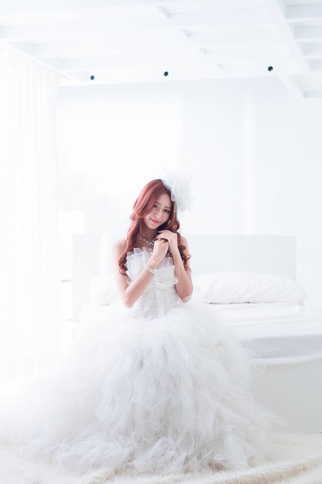 台湾正妹Winnie小雪/庄温妮白色婚紗摄影棚拍系列气质写真-34