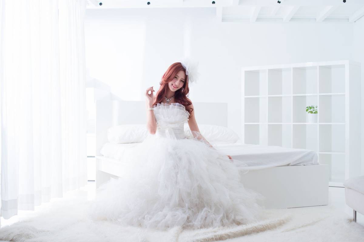 台湾正妹Winnie小雪/庄温妮白色婚紗摄影棚拍系列气质写真-60