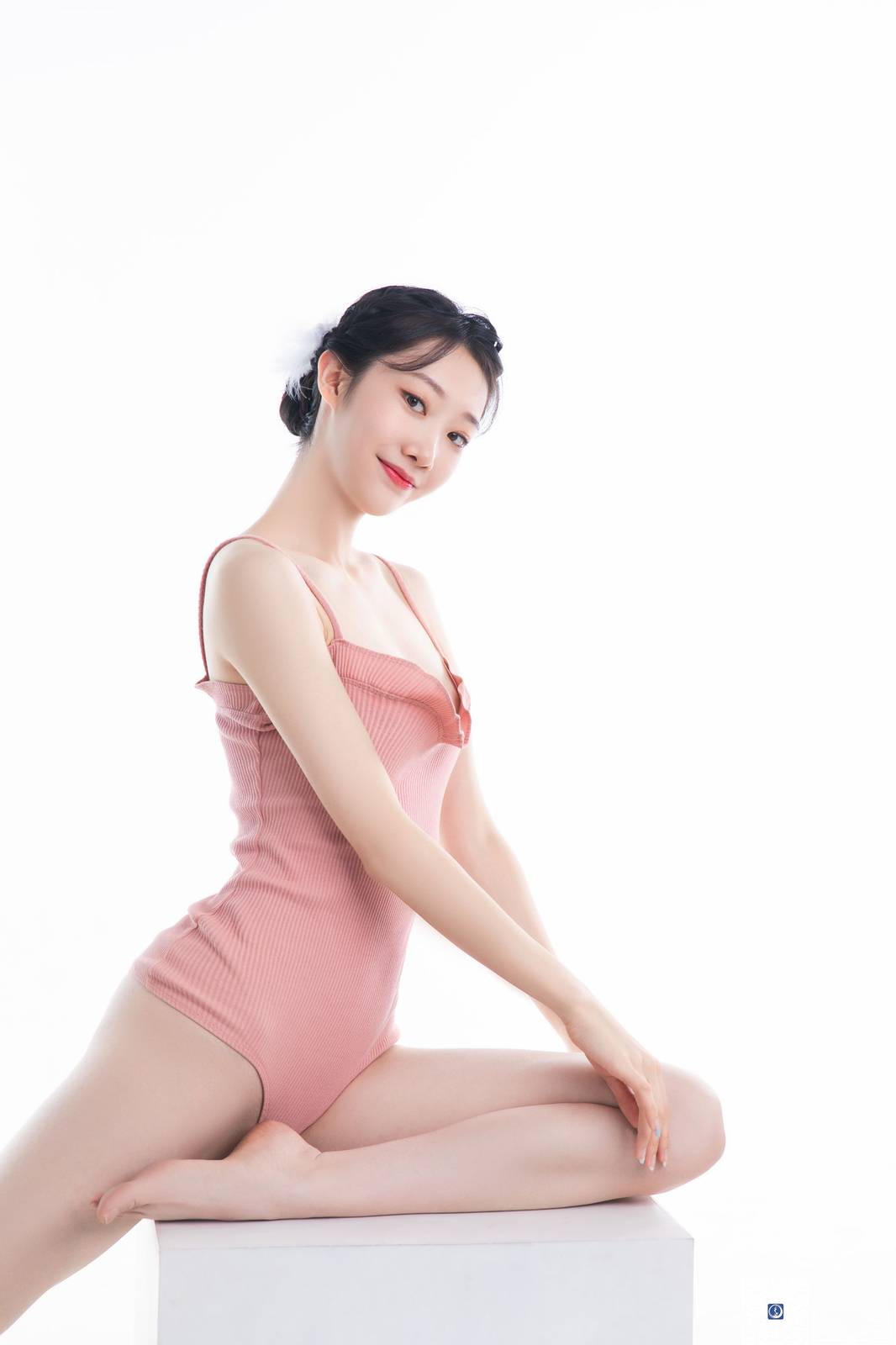 GALLI嘉丽鱼子粉色连体蕾丝服饰舞蹈生日记主题唯美写真-3