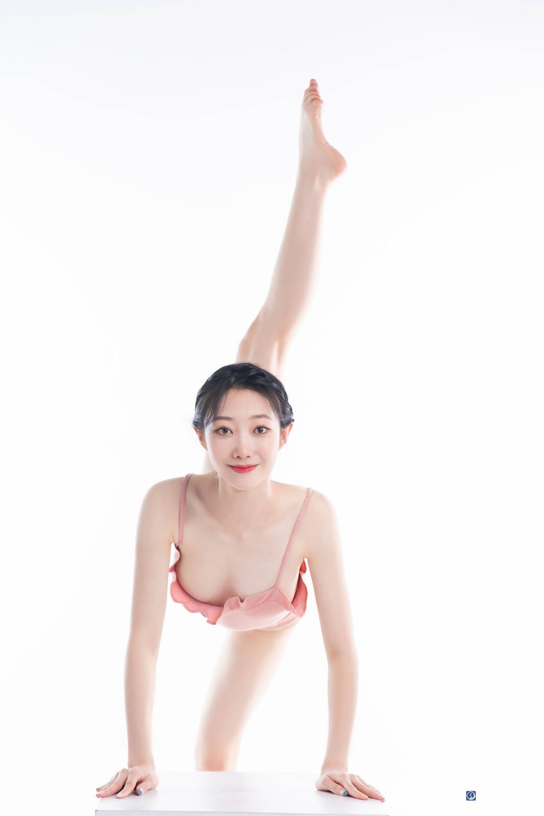 GALLI嘉丽鱼子粉色连体蕾丝服饰舞蹈生日记主题唯美写真-10