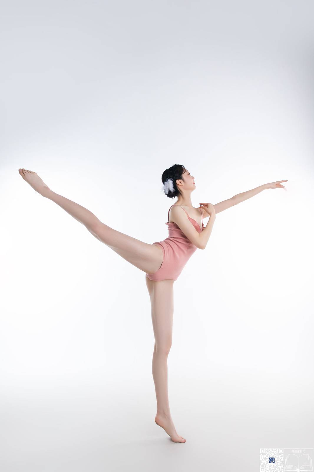 GALLI嘉丽鱼子粉色连体蕾丝服饰舞蹈生日记主题唯美写真-20