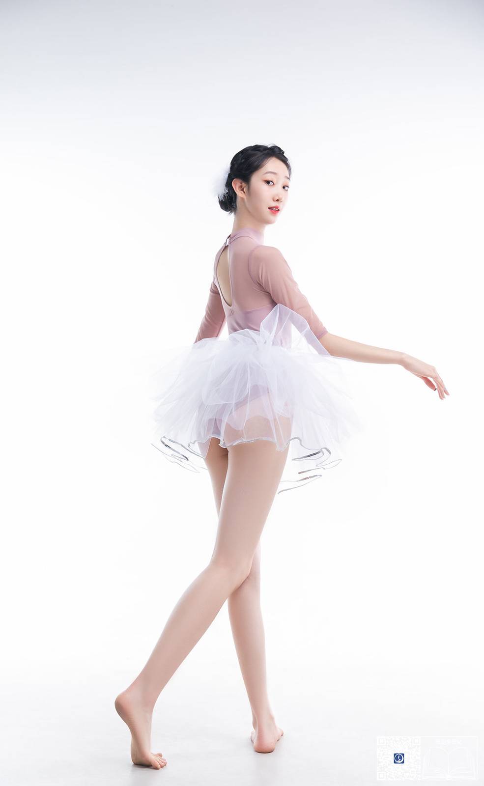 GALLI嘉丽鱼子粉色连体蕾丝服饰舞蹈生日记主题唯美写真-29