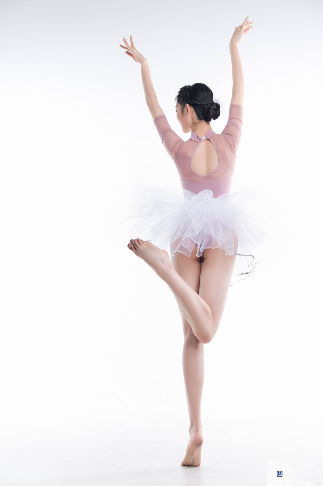 GALLI嘉丽鱼子粉色连体蕾丝服饰舞蹈生日记主题唯美写真-30