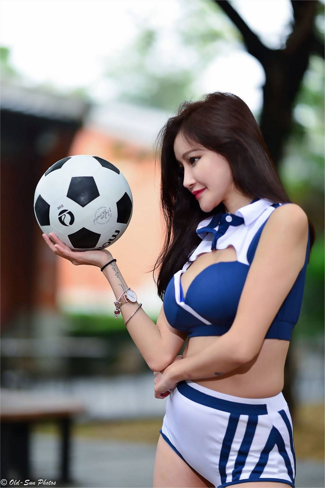 台湾正妹詹艾葳Avril足球宝贝装扮青春活力户外性感写真-9