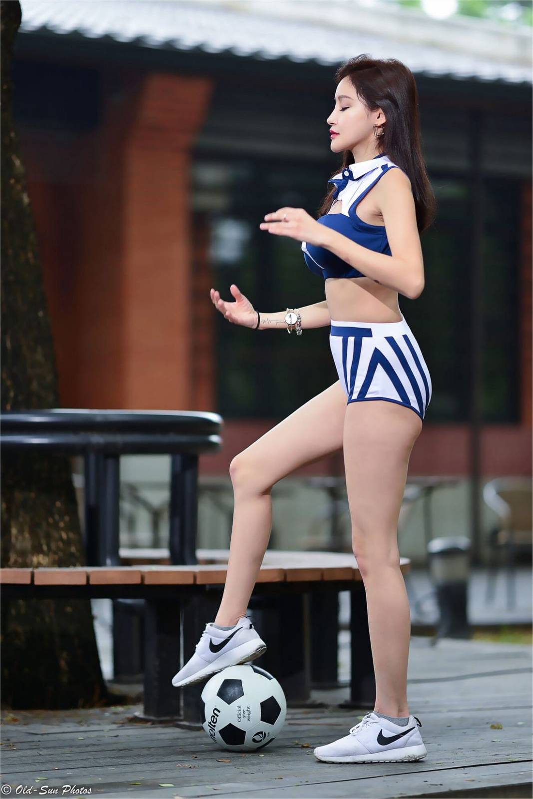 台湾正妹詹艾葳Avril足球宝贝装扮青春活力户外性感写真-51