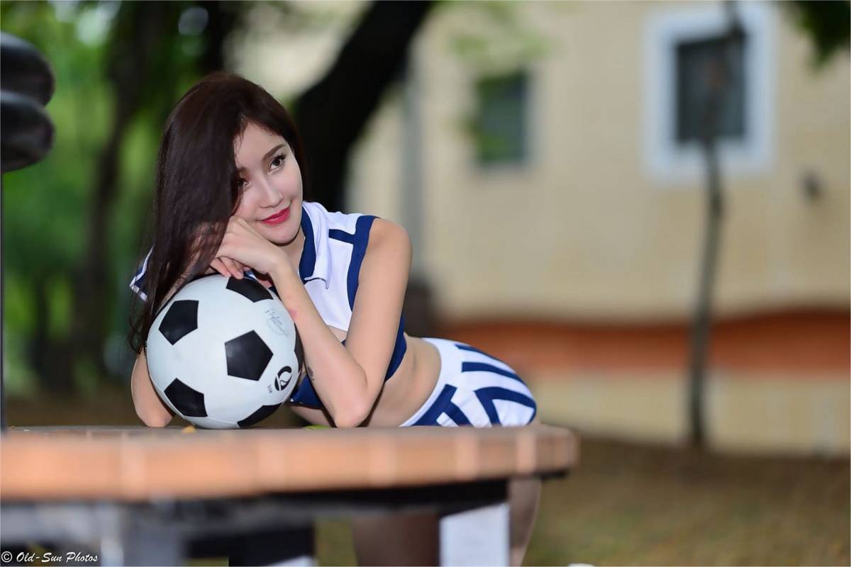 台湾正妹詹艾葳Avril足球宝贝装扮青春活力户外性感写真-65