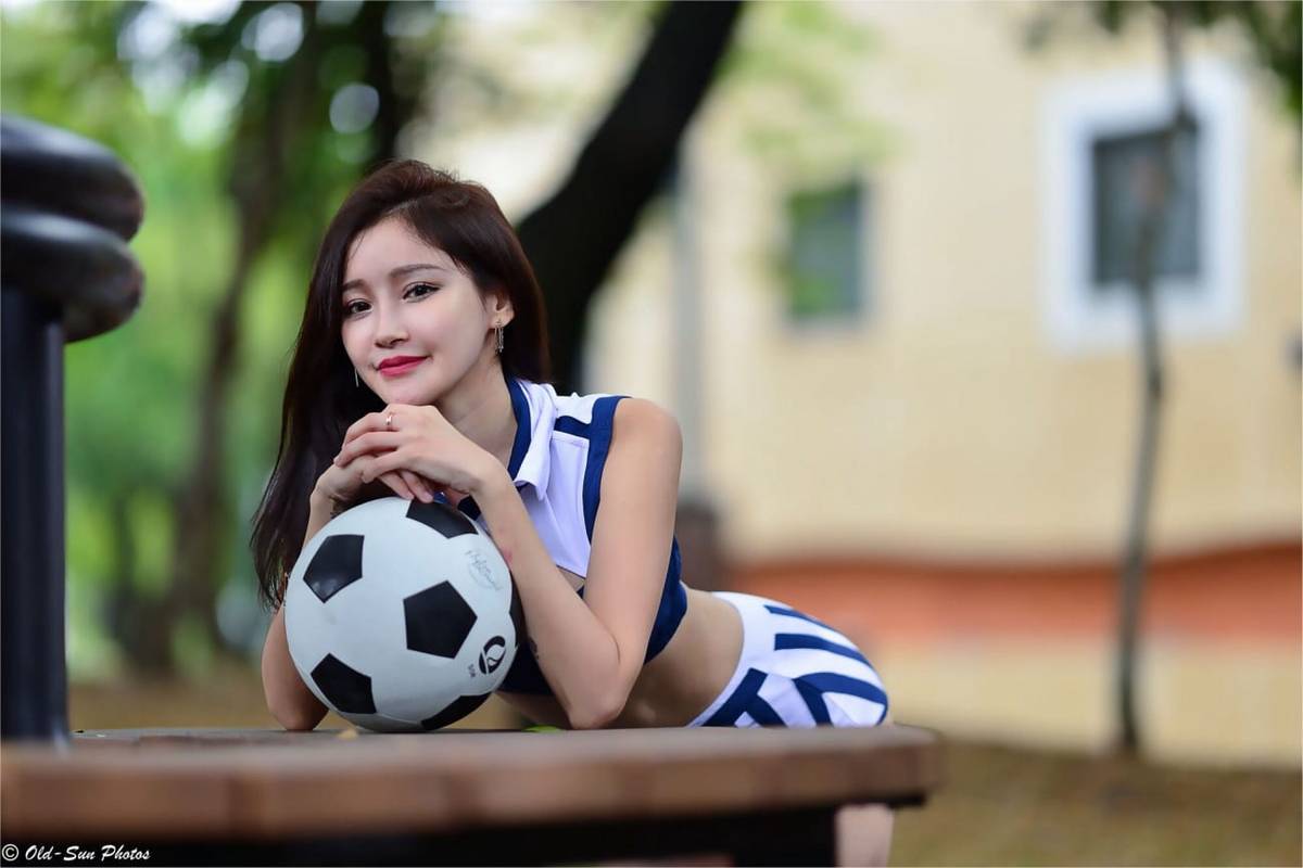 台湾正妹詹艾葳Avril足球宝贝装扮青春活力户外性感写真-67