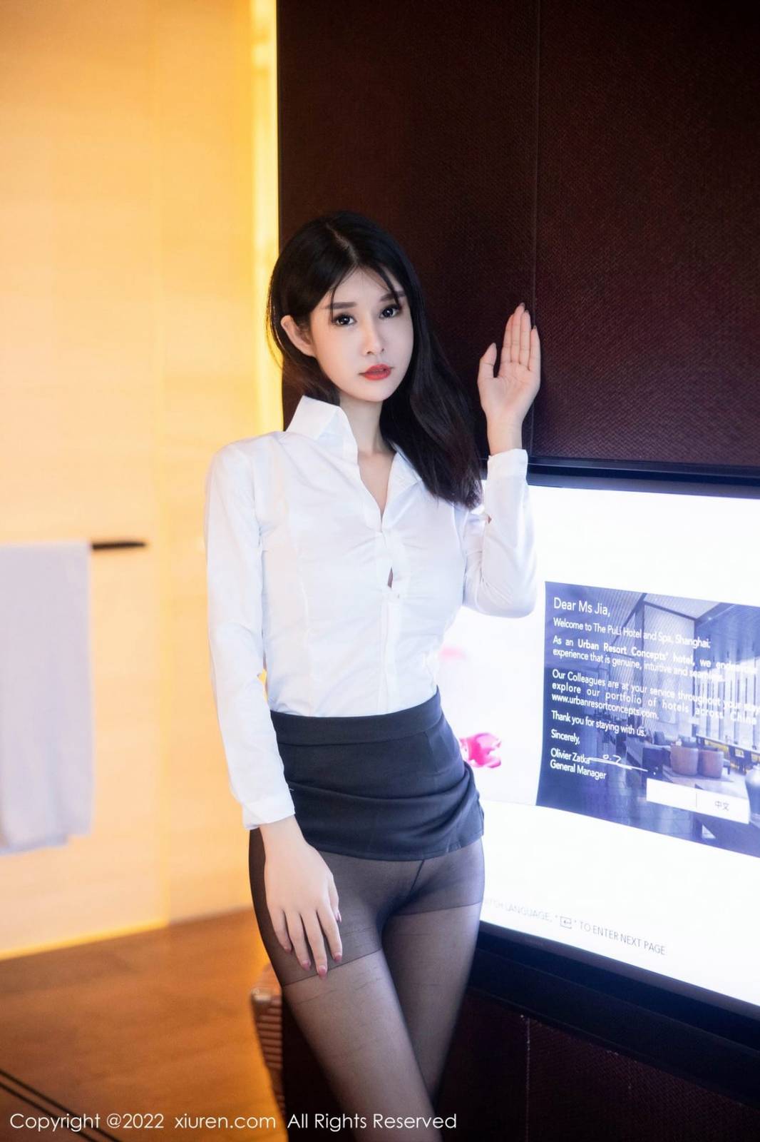 秀人网美女模特夏沫沫tife白色上衣搭配黑色短裙性感写真-14