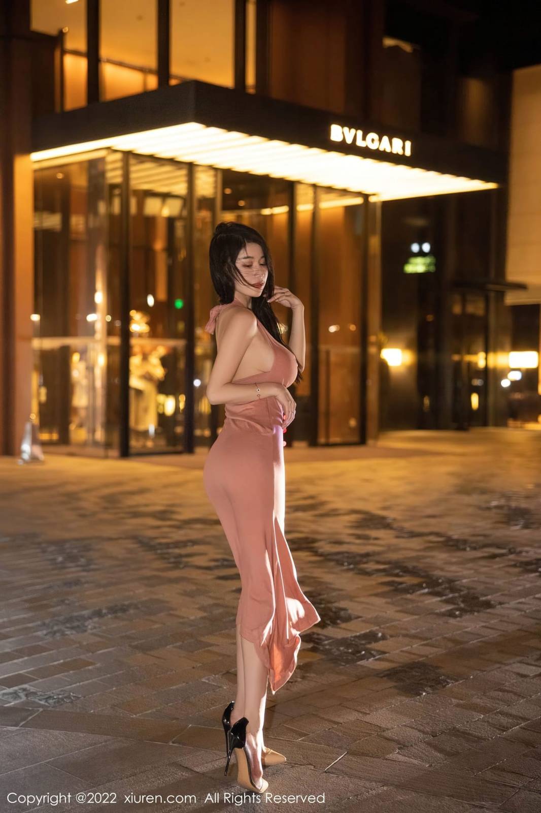 秀人网美女模特美七Mia淡红色连衣裙魅惑黑丝西双版纳旅拍-9