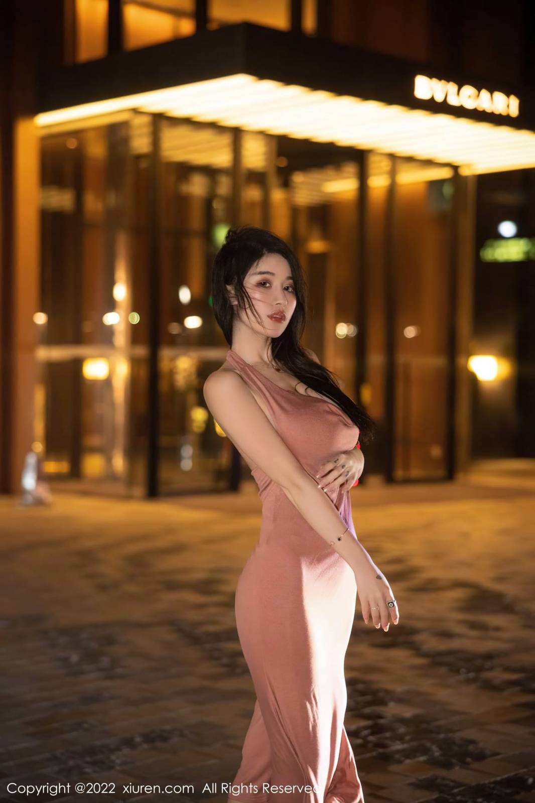 秀人网美女模特美七Mia淡红色连衣裙魅惑黑丝西双版纳旅拍-8