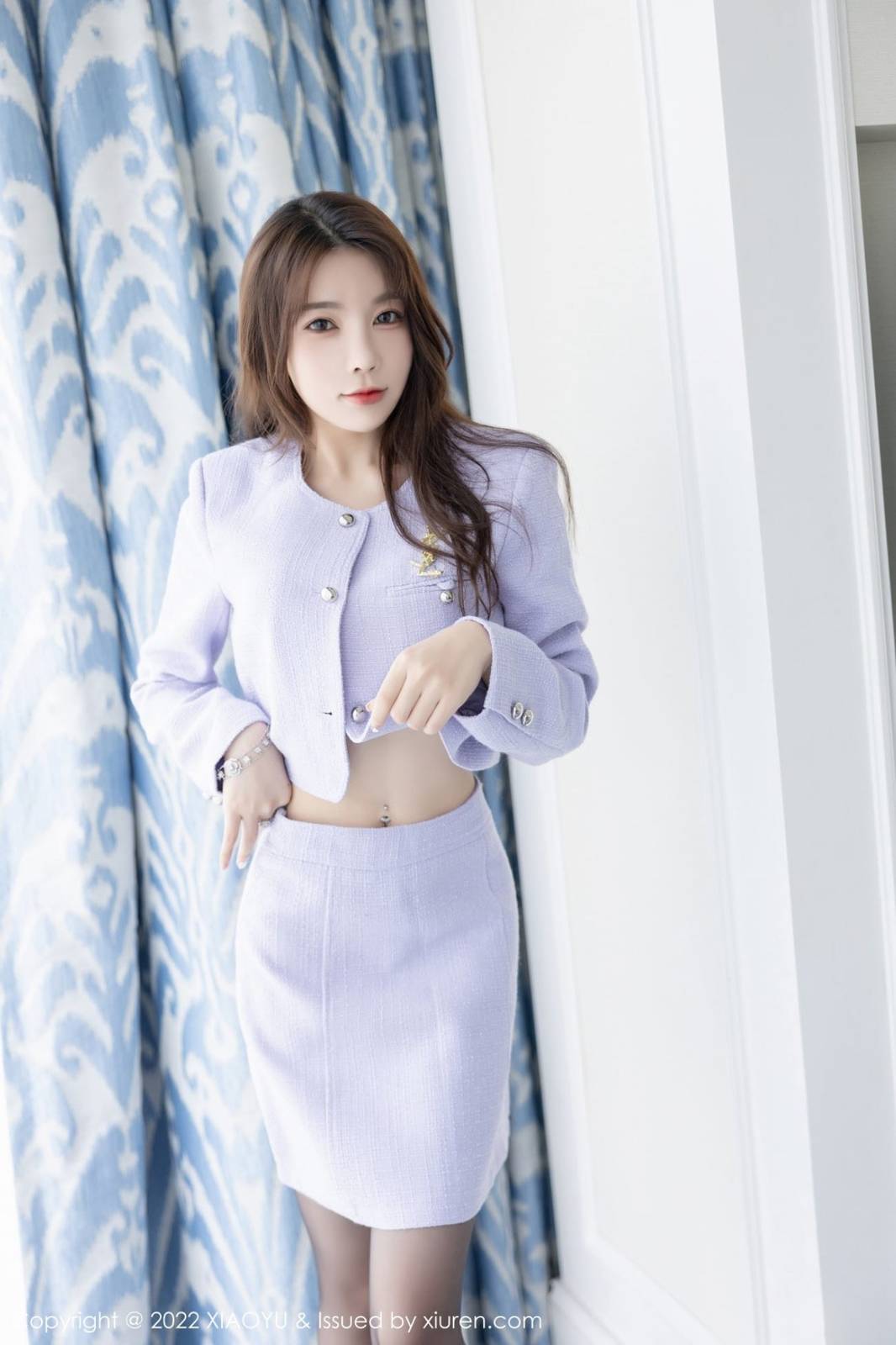 语画界性感女神徐莉芝Booty淡紫色上衣诱人黑丝杭州旅拍-8