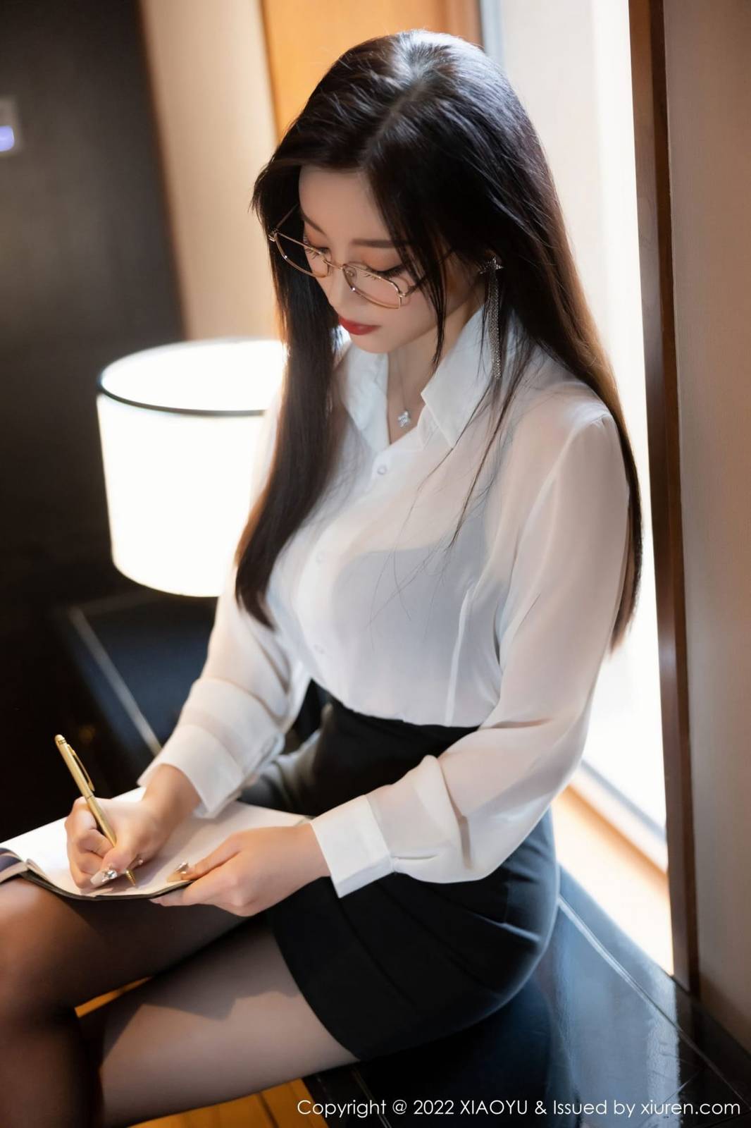 语画界性感女神杨晨晨Yome半透白衬衫职场OL装扮杭州旅拍-7