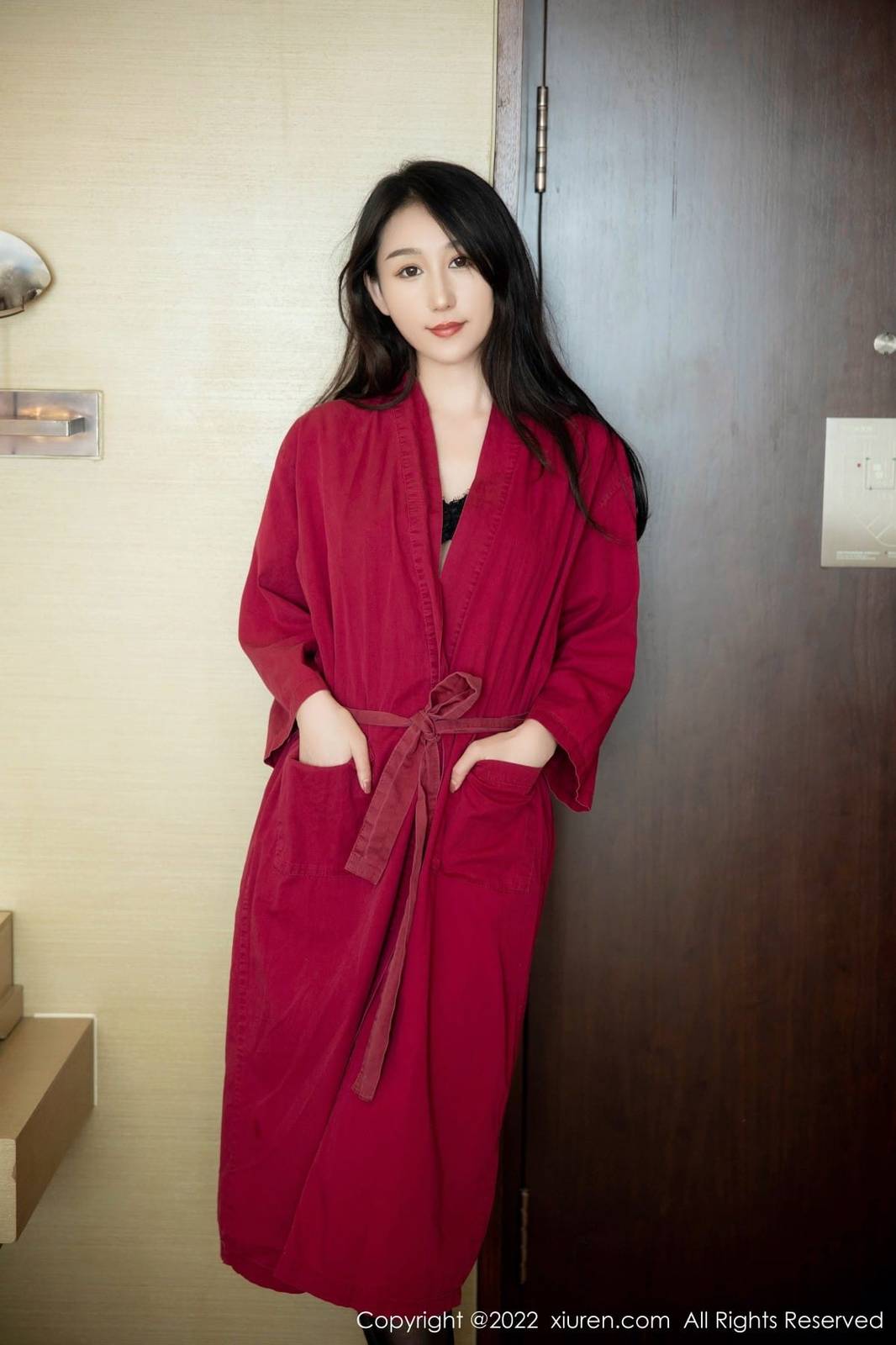 秀人网新人模特薇薇酱红色浴袍御姐气息妩媚动人首套写真-7