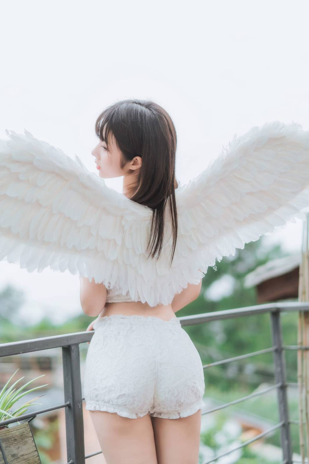 网络红人镜酱白色天使翅膀多套服饰黑长直清纯写真-2