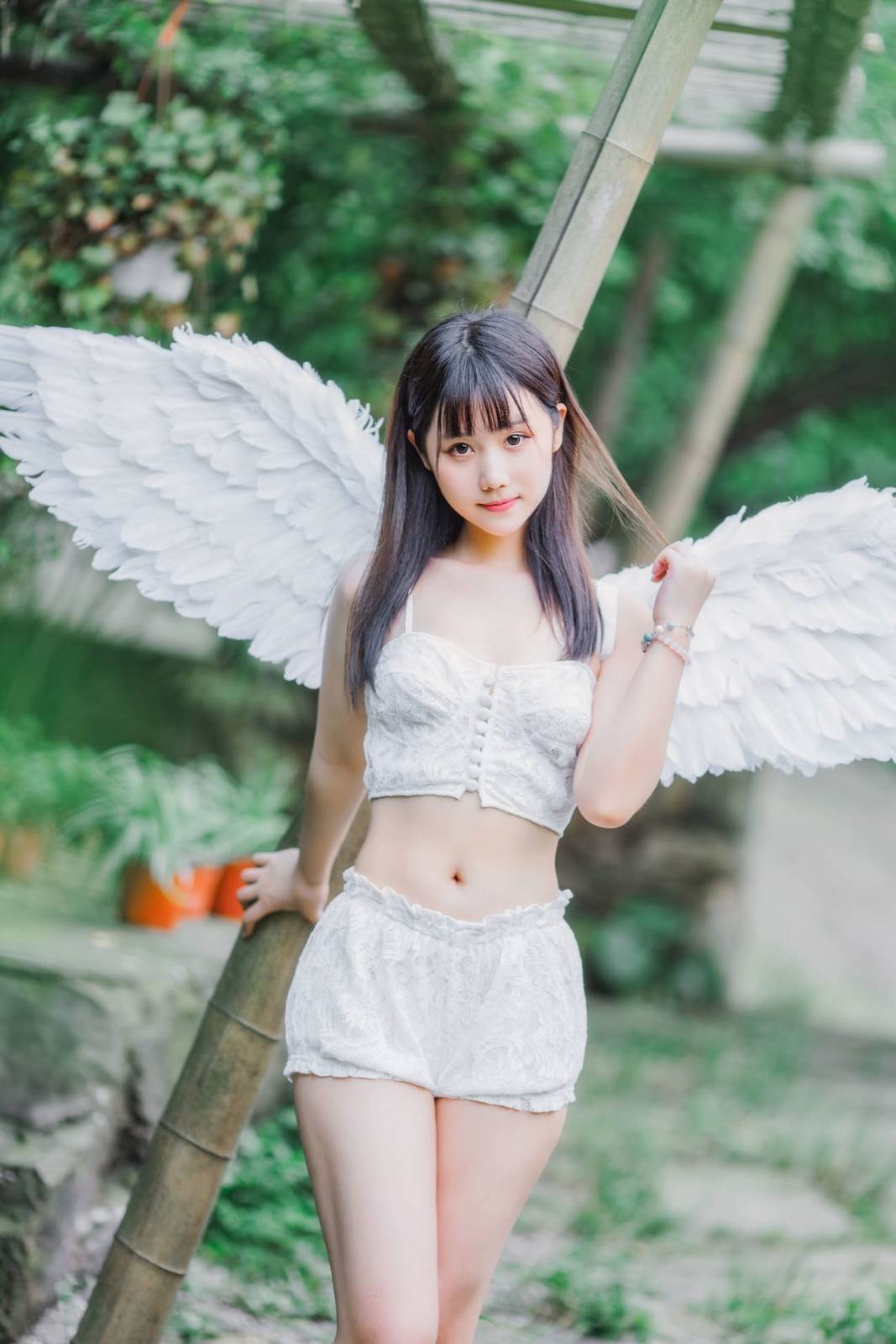 网络红人镜酱白色天使翅膀多套服饰黑长直清纯写真-7