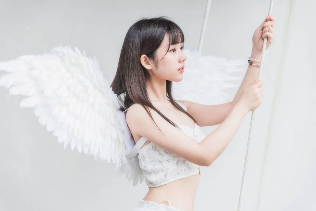 网络红人镜酱白色天使翅膀多套服饰黑长直清纯写真-9