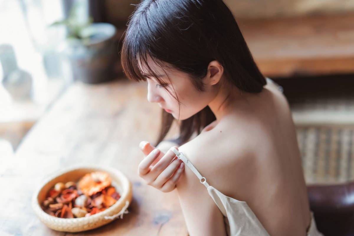 网络红人镜酱白色天使翅膀多套服饰黑长直清纯写真-49