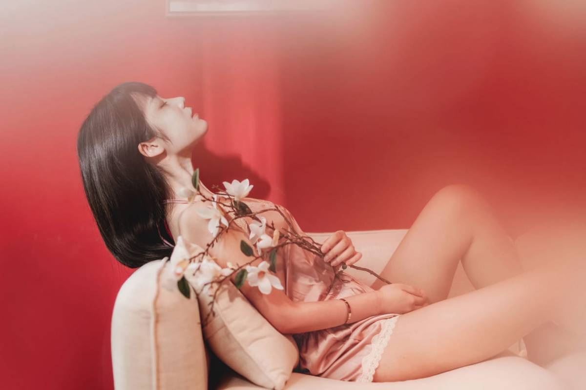 网络红人镜酱白色天使翅膀多套服饰黑长直清纯写真-68