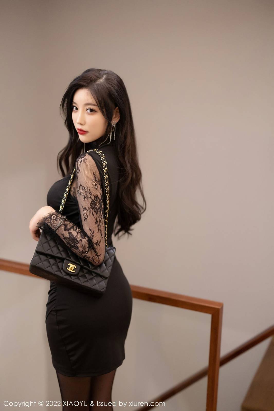 语画界性感女神杨晨晨Yome黑色连衣短裙黑丝系列杭州旅拍-3