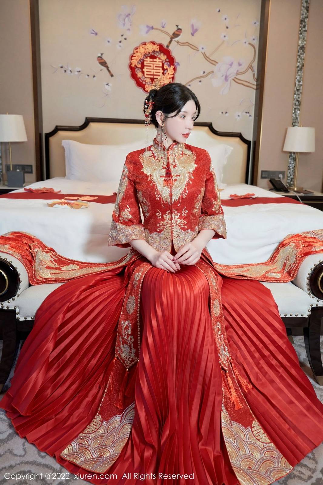 秀人网性感女神周于希Sally大红新娘装扮喜庆主题心愿旅拍-6