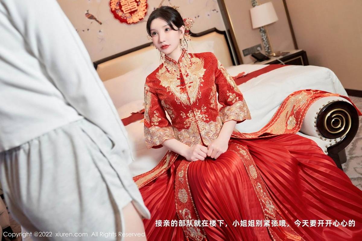 秀人网性感女神周于希Sally大红新娘装扮喜庆主题心愿旅拍-7