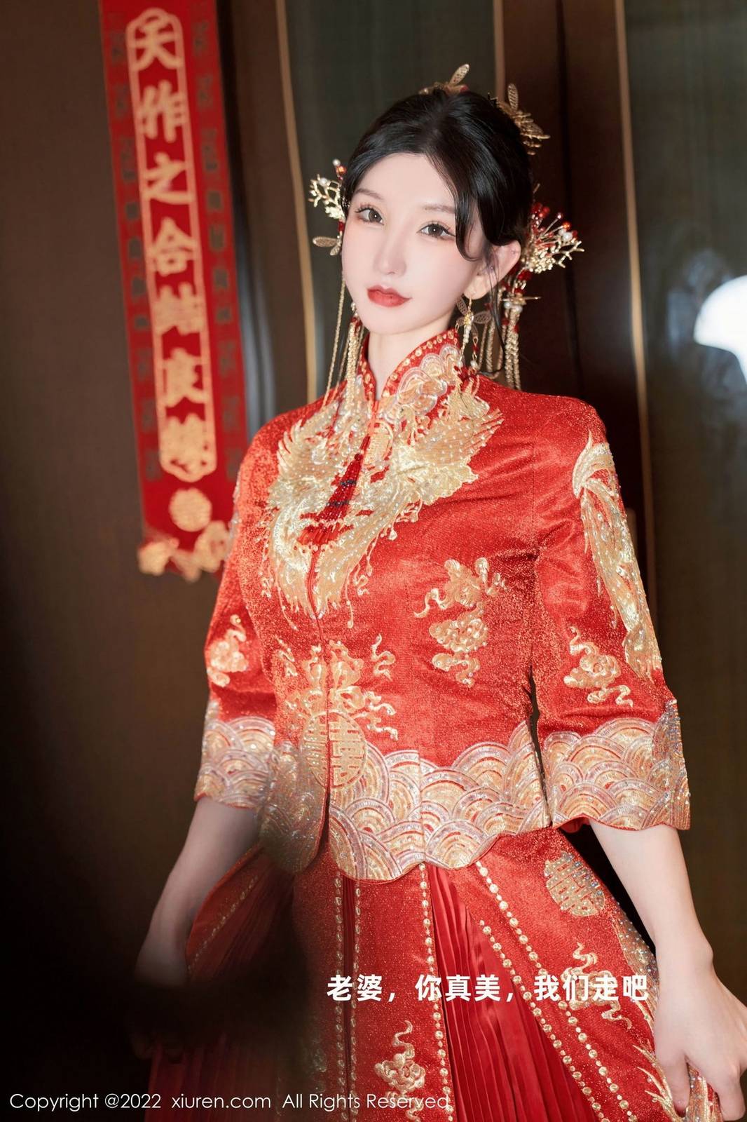 秀人网性感女神周于希Sally大红新娘装扮喜庆主题心愿旅拍-12