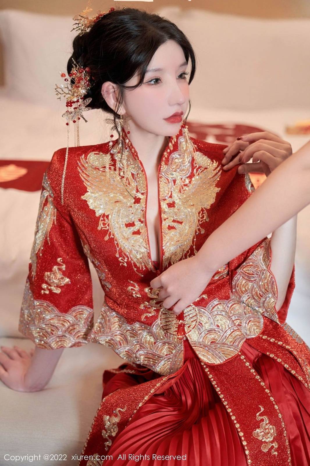 秀人网性感女神周于希Sally大红新娘装扮喜庆主题心愿旅拍-21