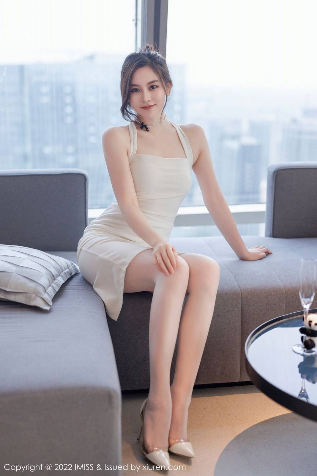 爱蜜社气质美女Vanessa白色连衣长裙搭配原色丝袜性感写真-16