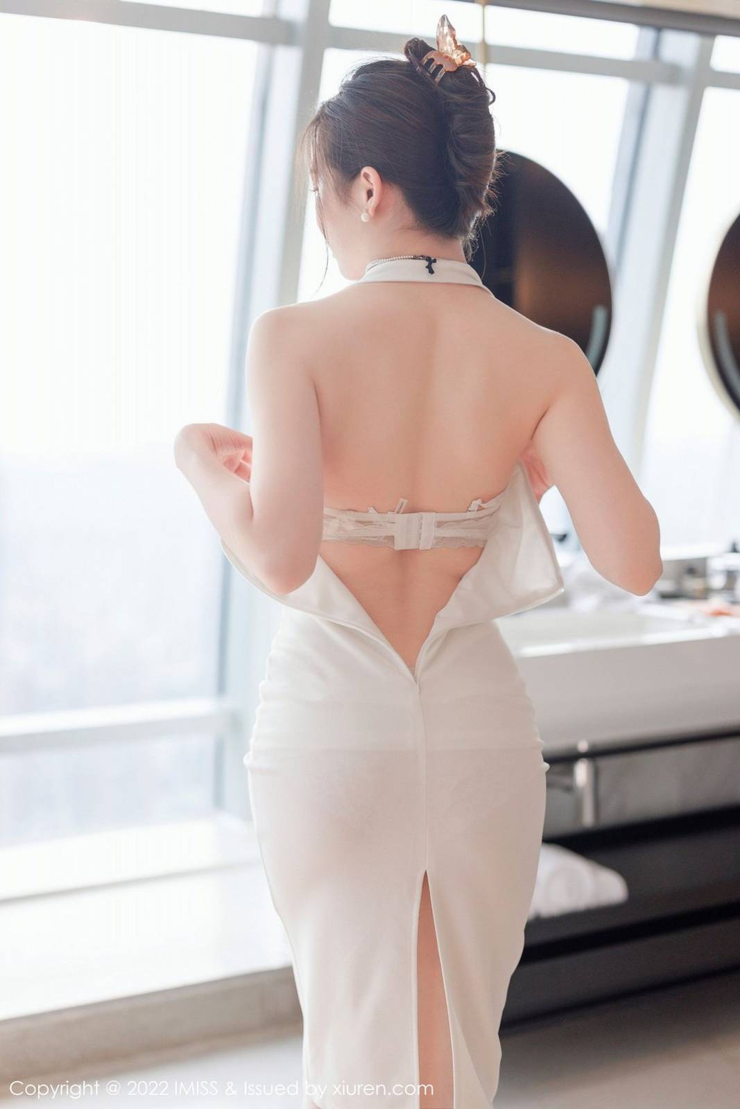 爱蜜社气质美女Vanessa白色连衣长裙搭配原色丝袜性感写真-33