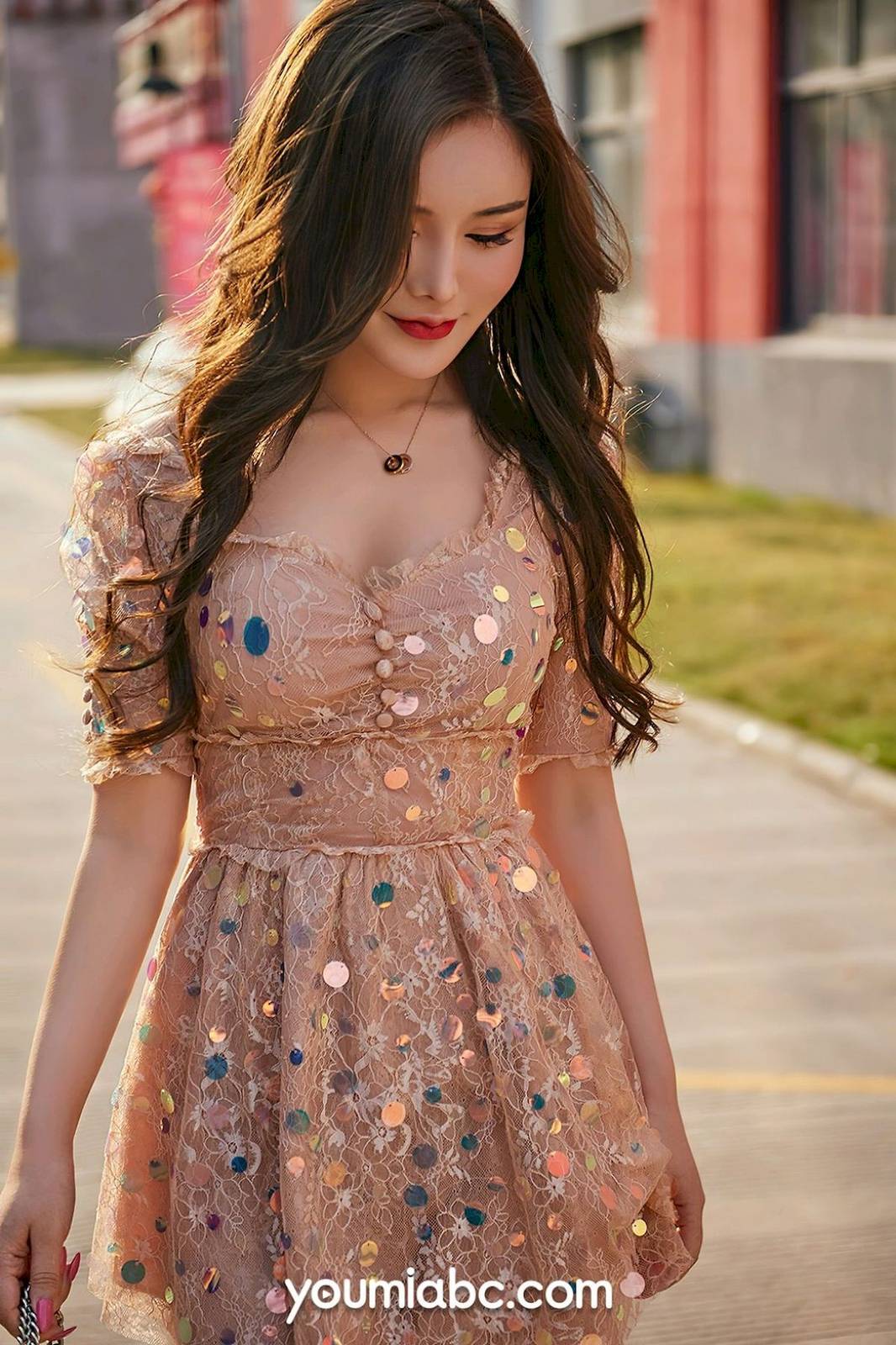 YouMi尤蜜模特陈宇曦连衣裙完美身材户外阳光系列性感写真-3