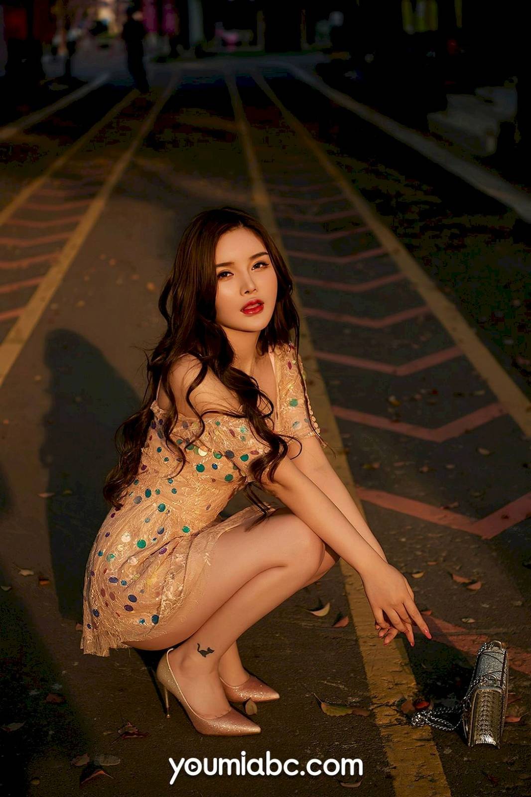 YouMi尤蜜模特陈宇曦连衣裙完美身材户外阳光系列性感写真-14