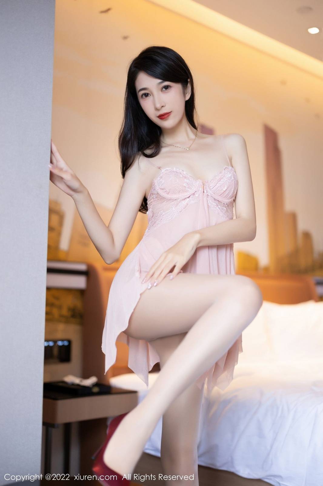 秀人网美女模特林乐一素色连衣长裙搭配原色丝袜性感写真-22