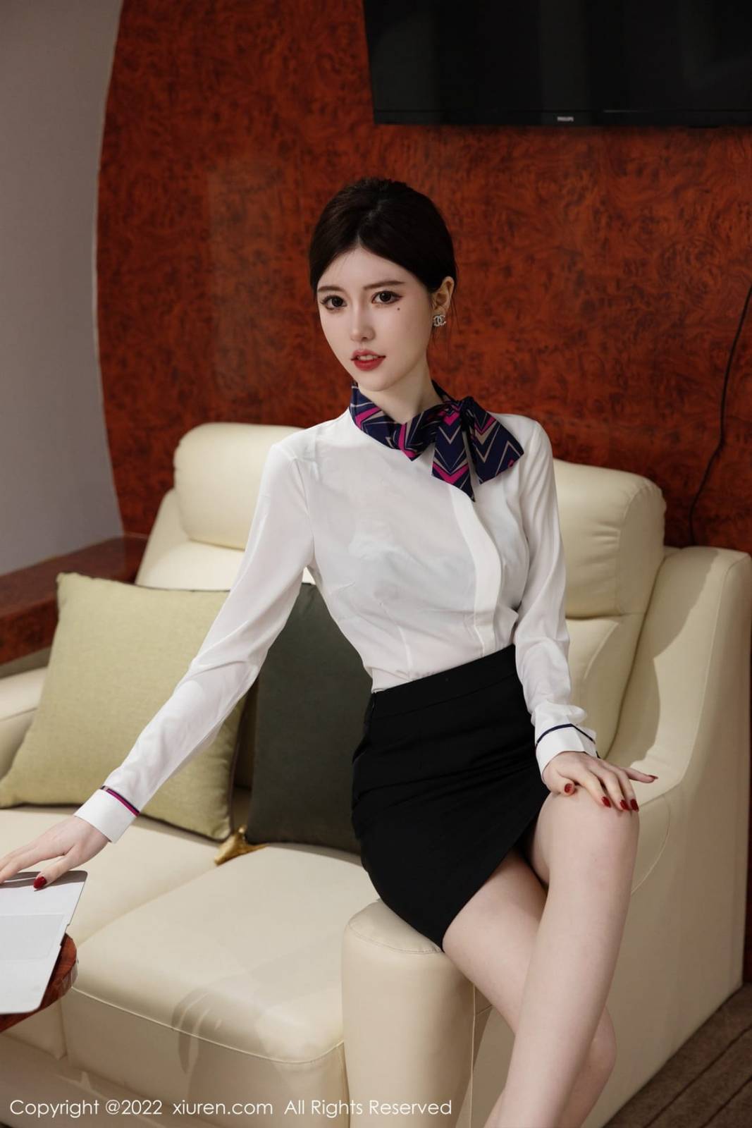 秀人网美女模特美桃酱白衬衫搭配丝袜美腿OL系列性感写真-6