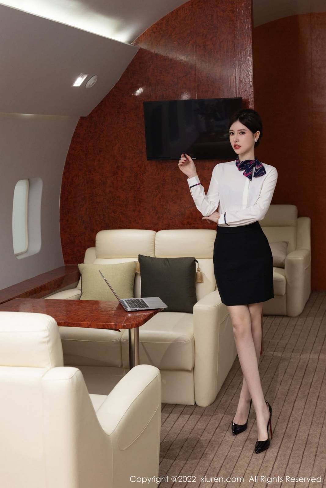 秀人网美女模特美桃酱白衬衫搭配丝袜美腿OL系列性感写真-4