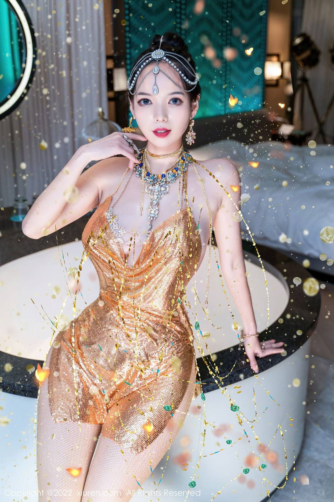 秀人网美女模特大美媚京闪亮吊裙异域风情黄金甲系列写真-5