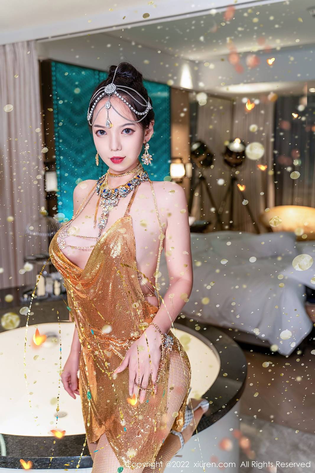 秀人网美女模特大美媚京闪亮吊裙异域风情黄金甲系列写真-10