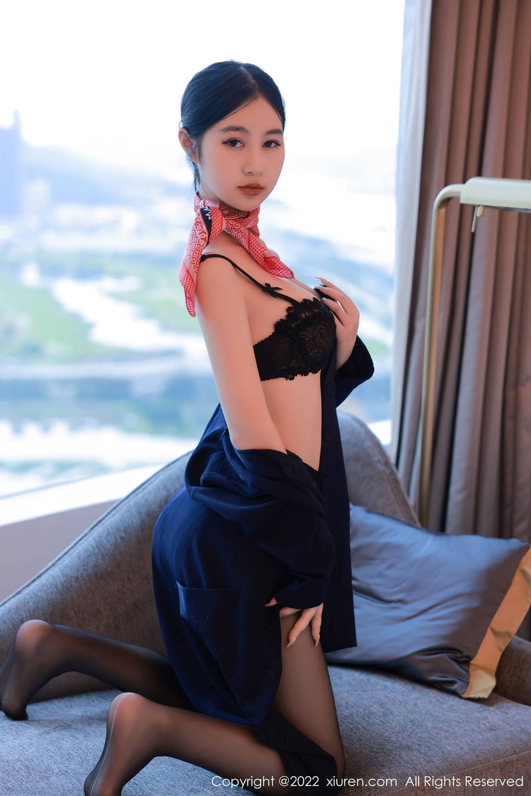 秀人网美女模特谢晚晚深蓝色空姐制服黑丝系列澳门旅拍-17