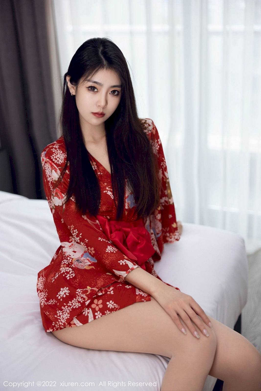 秀人网美女模特可乐Vicky红色服饰搭配原色丝袜性感写真-4